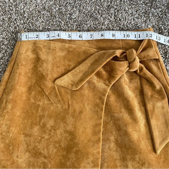 Blank NYC Gold Mini Skirt Size 24 - Picture 6 of 8